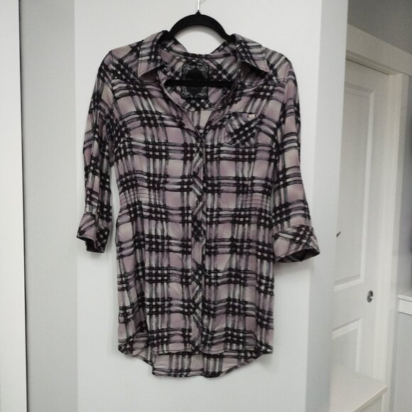 Guess Tops - Guess jeans button down 3/4 sleeve longer style top